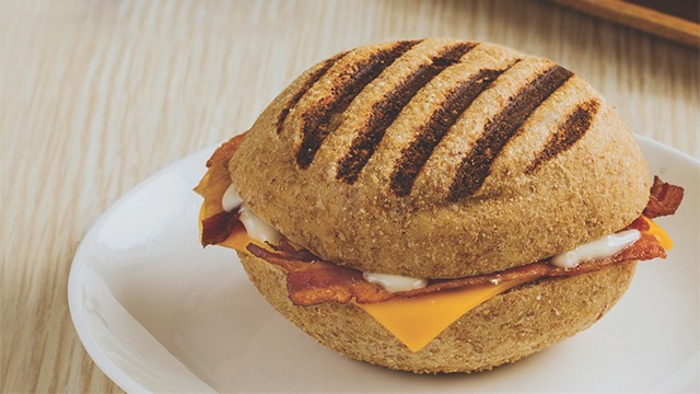 When Does Tim Hortons Stop Serving Breakfast? (Tim Hortons Breakfast Hours)  - Its Yummi