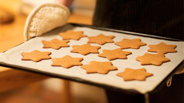 Can You Use Aluminum Foil Instead of Parchment Paper in the Kitchen?