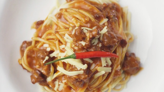 Simple yet impressive Pasta Dish: Longganisa and Labuyo Spaghetti Recipe