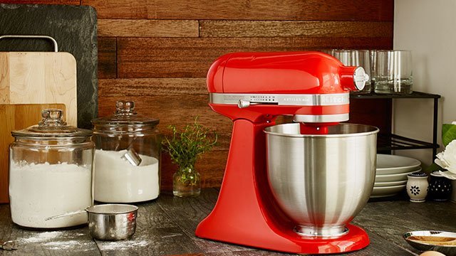 https://images.yummy.ph/yummy/uploads/2017/02/Kitchenaid-artisan-mini640-2.jpg