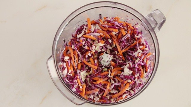 You can use the food processor to finely chop and shred different vegetables at the same time.