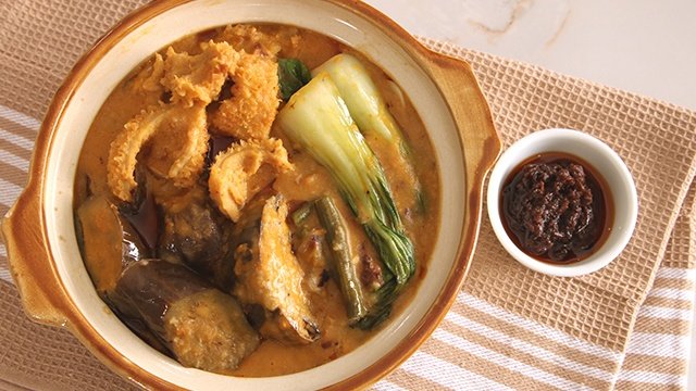 kare kare in a ceramic bowl with bagoong on the side
