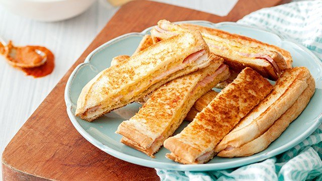 https://images.yummy.ph/yummy/uploads/2017/05/grilled-ham-cheese-dippers-1.jpg