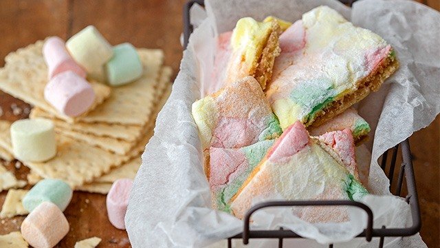 Marshmallow-Topped Cracker Toffee Recipe