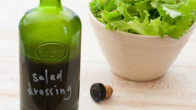 https://images.yummy.ph/yummy/uploads/2017/07/salad-dressing-wikimedia-1.jpg