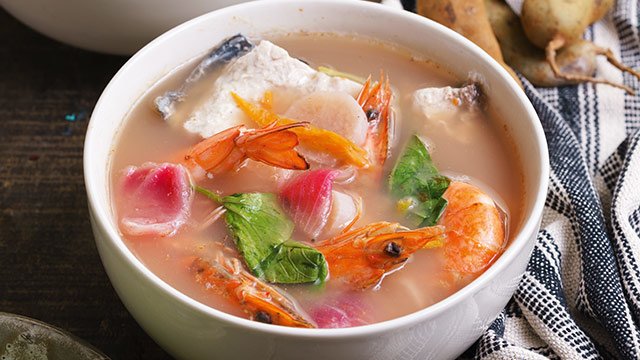 https://images.yummy.ph/yummy/uploads/2017/09/seafood-sinigang-1.jpg