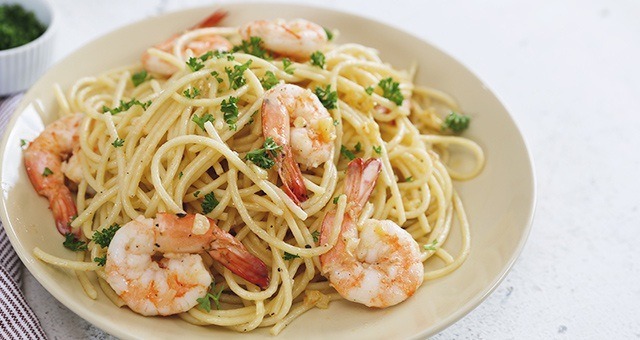 WATCH: How To Cook Garlic Shrimp Pasta