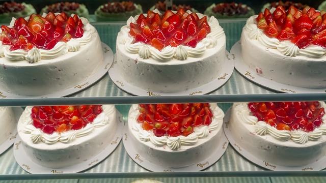 LIST: Where to get strawberry shortcake for delivery