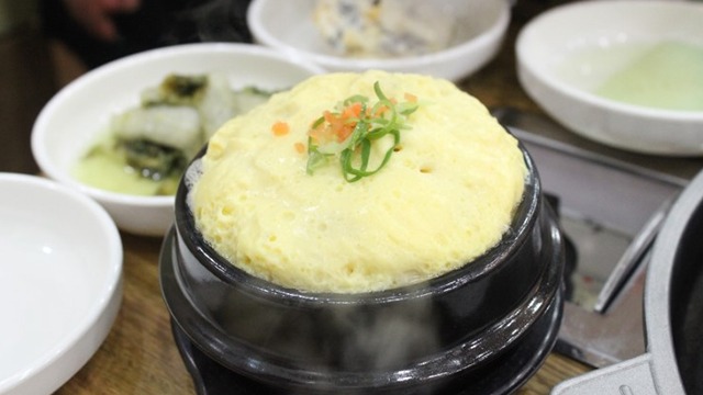 Korean steamed eggs in a black ceramic pot