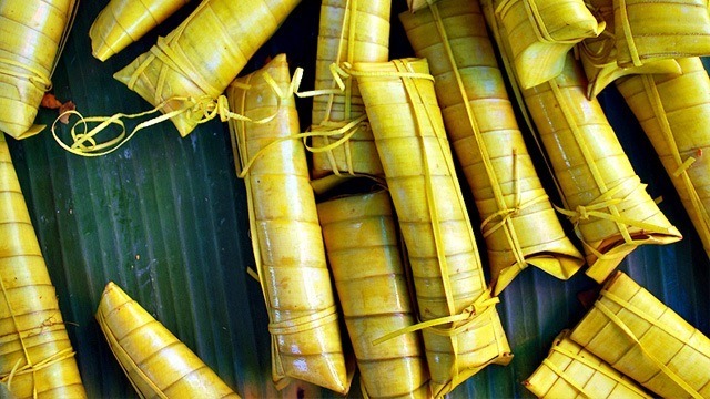 suman wrapped in ibus or palm leaves