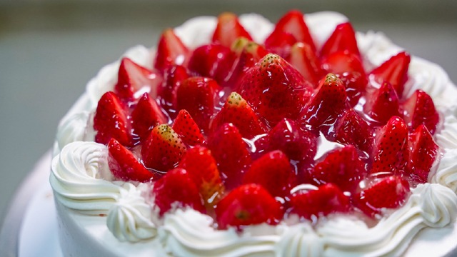 Strawberry Shortcake by Cara Mia: Your Perfect Cake this Valentine Season |  YedyLicious Manila Food Blog in the Philippines