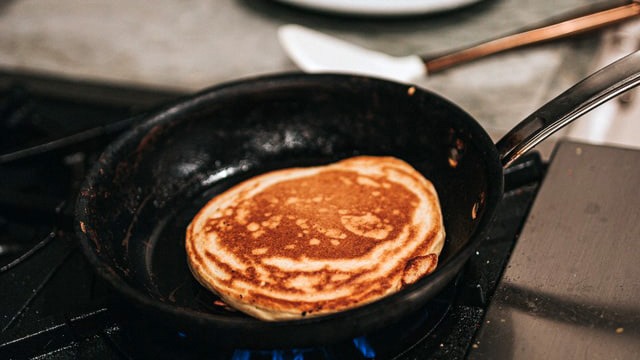 What's The Difference: Ceramic Vs. Nonstick vs. Enamel-coated Pans