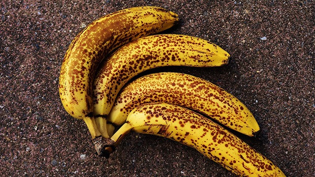 ROTTEN APPLE VS. OVER-RIPE BANANA – Write Makes Might