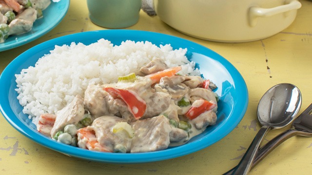 pork ala king and white rice on a blue plate