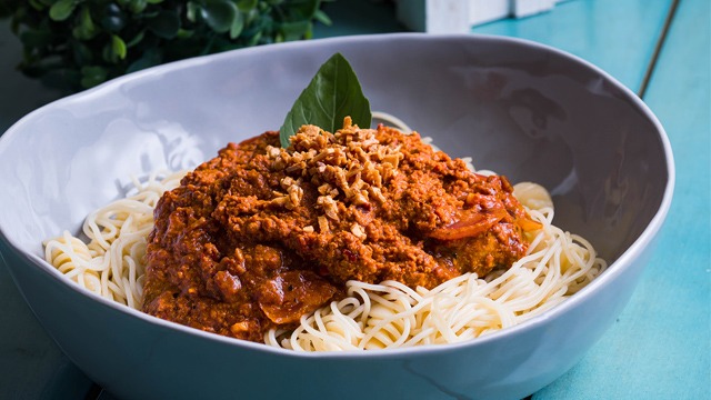 spaghetti with aligue tomato sauce