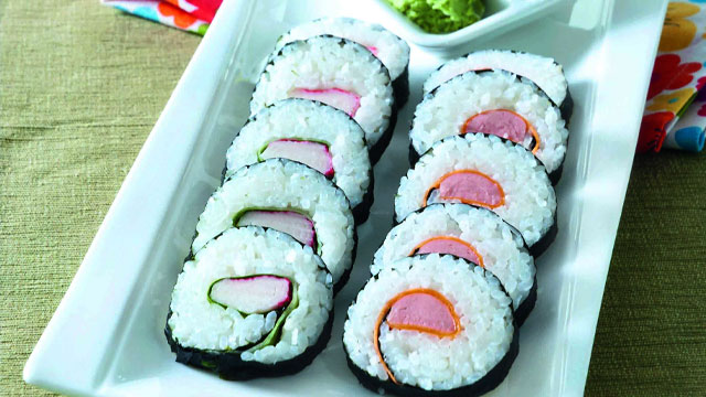 https://images.yummy.ph/yummy/uploads/2019/10/crabstickviennasausagesushirecipe.jpg