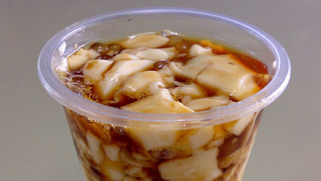 This Easy Taho Recipe Uses Soy Milk And Gulaman