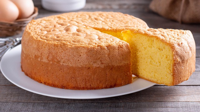 What's the Difference Between Bundt Pans, Sponge Cake Pans, and Chiffon Pans?