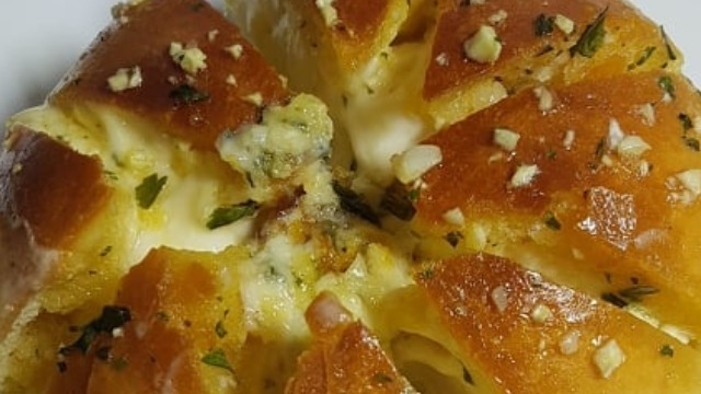 Korean Cream Cheese Garlic Bread Recipe