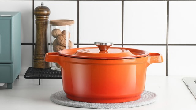 What is a Dutch Oven, And How To Use One