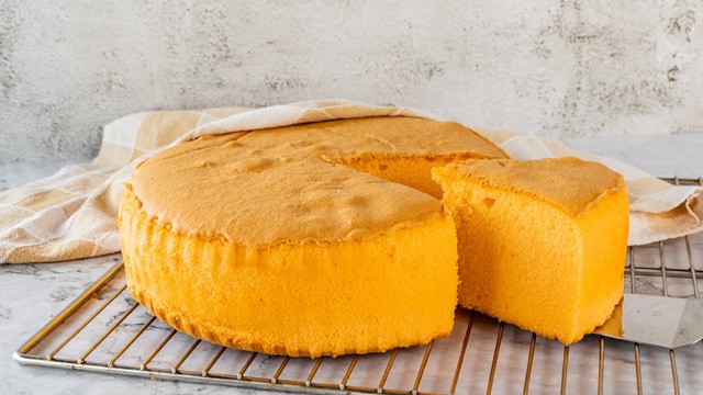 How To Make A Mango Chiffon Cake + Cake Tips