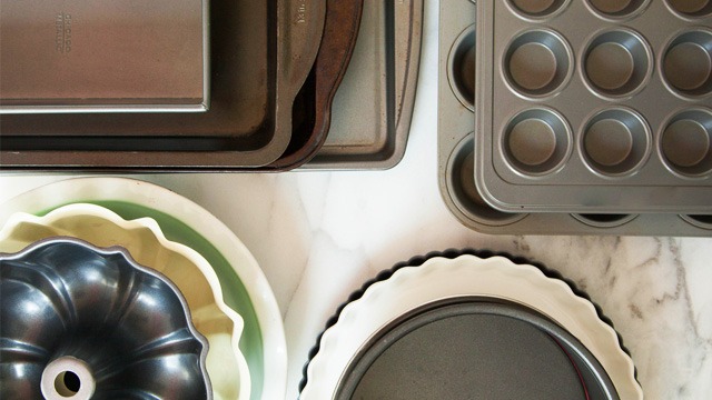 5 Different Kinds Of Cake Pans + What They're For