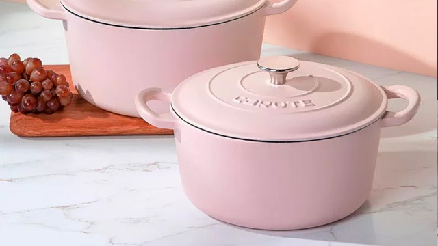 https://images.yummy.ph/yummy/uploads/2021/03/castironpotdutchoven-pink.jpg