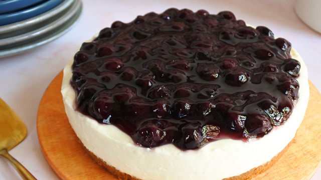whole blueberry cheesecake