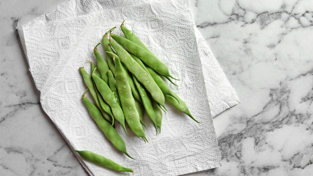 How To Use Paper Towels To Keep Produce Fresh In The Fridge