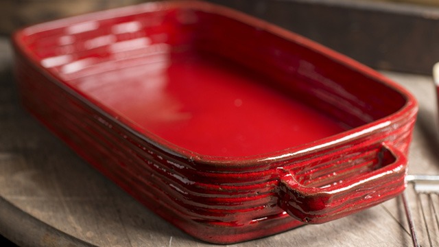 When to Use Glass Bakeware and When to Use Metal
