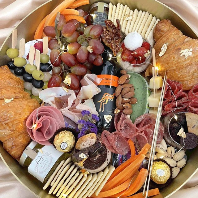 Medium charcuterie box or board