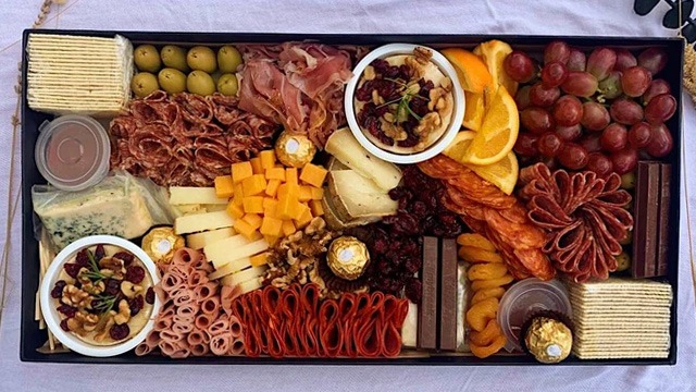 Medium charcuterie box or board