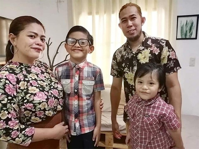 Mom Transforms Veranda Into A Tiny Coffee Shop For Only P5,000!