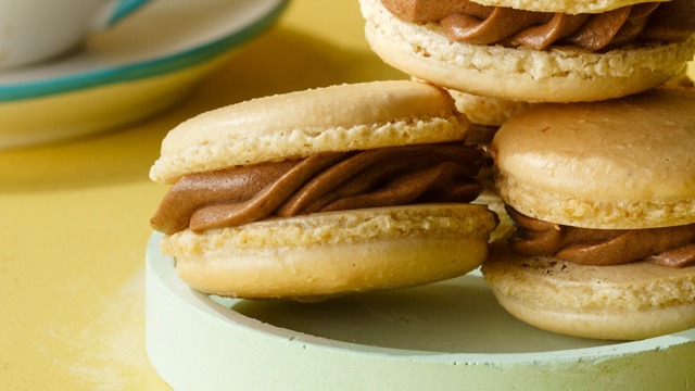 https://images.yummy.ph/yummy/uploads/2022/09/peanutmacaronrecipe-closeup-coverrecipe-1.jpg