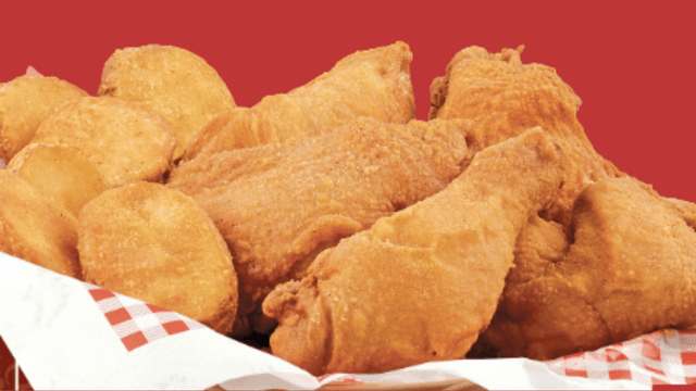 Shakey's Supercard cardholders get a 40% discount on Shakey's Chicken 'N' Mojos on October 24, 2022.
