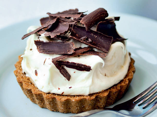 Elegant graham cracker pie crust filled with bananas, toffee and chocolate. Topped with whipped cream and shaved chocolate.