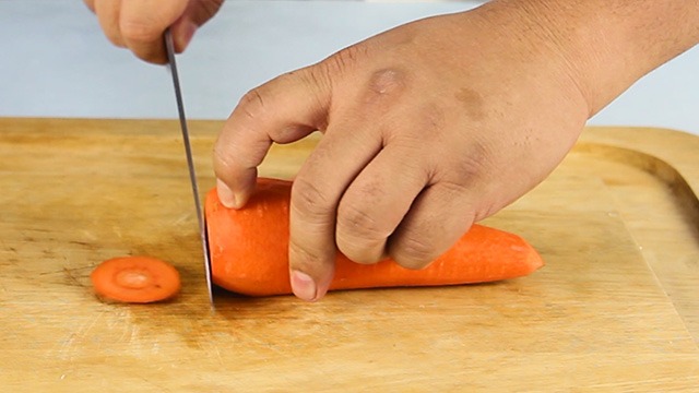 How To Cut Carrots: 4 Basic Cuts