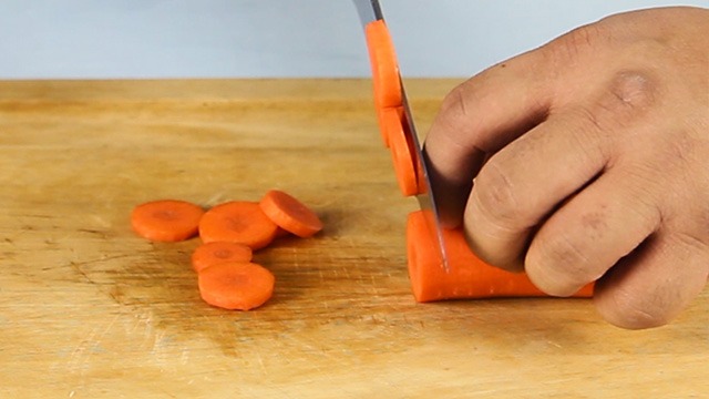 How To Cut Carrots: 4 Basic Cuts