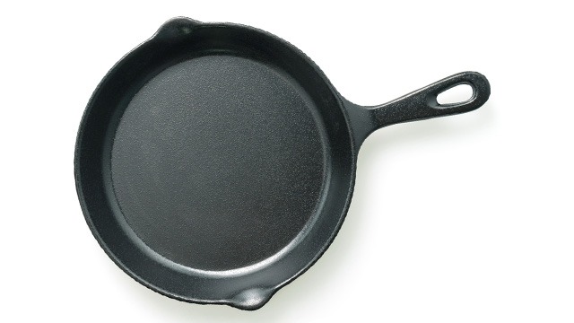 Enamel Coated Cast Iron vs Uncoated Seasoned Cast Iron