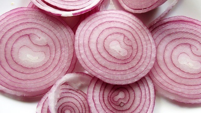 The red onion is best served raw but you can use it for cooking, too.