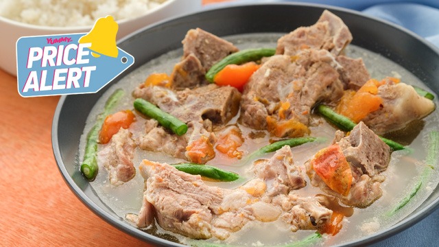 pork bone soup with tomatoes and green beans in a bowl