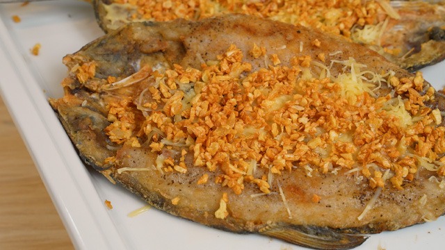crispy cheesy bangus milkfish toasted garlic bits fish isda recipe image