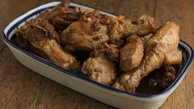 chicken adobo in a rectangular plate