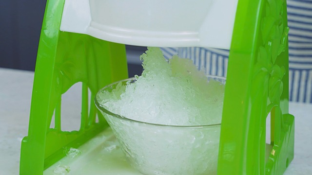 shaved ice from ice shaving machine