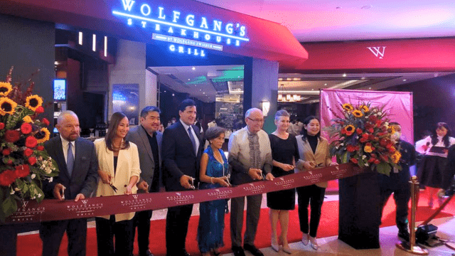 ribbon cutting ceremony at wolfgang's steakhouse city of dreams