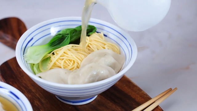 chicken wonton noodle soup