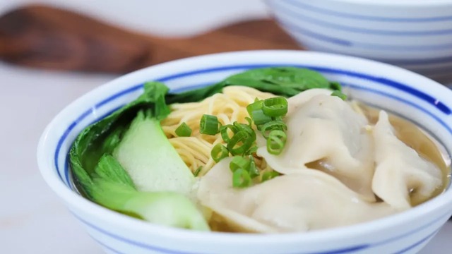 chicken wonton noodle soup