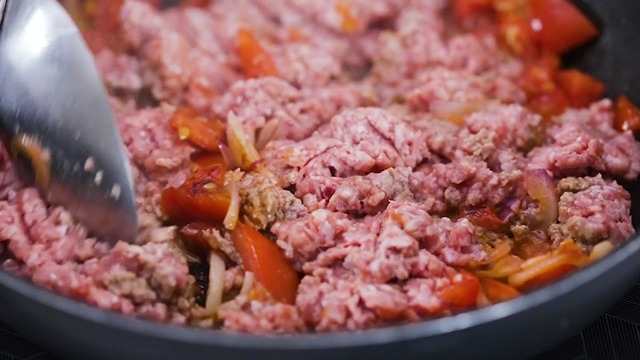 saute the ground meat with the ginisa mix