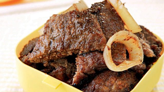 pinoy bistek in a pale yellow square container